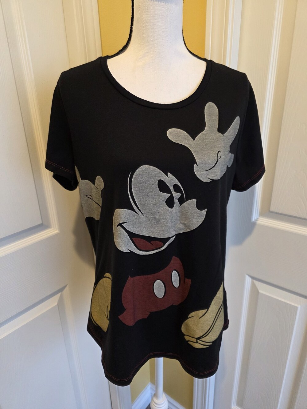 DISNEY MICKEY MOUSE T SHIRT, SIZE XL